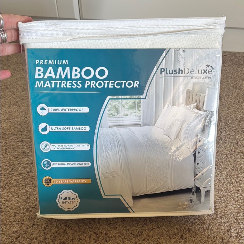 White Bamboo Mattress Cover Breathable Moisture-Wicking